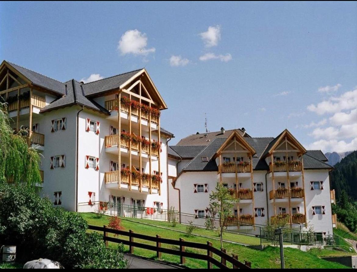 Residence Hotel Casa Metz Santa Cristina Val Gardena Exterior foto